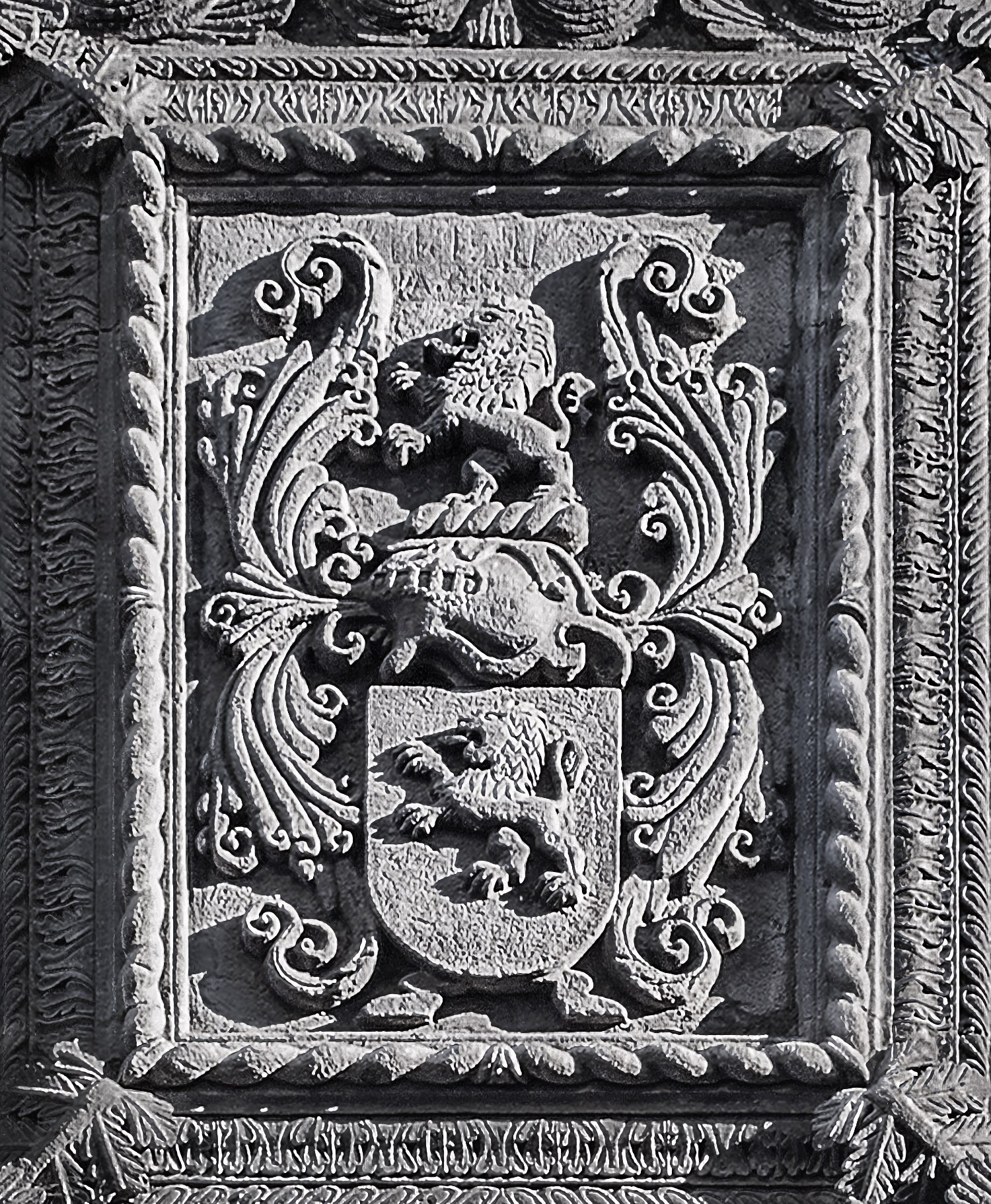 Brasão da família Bittencourt, na fachada do Palácio Bettencourt, em Angra do Heroísmo, Açores
