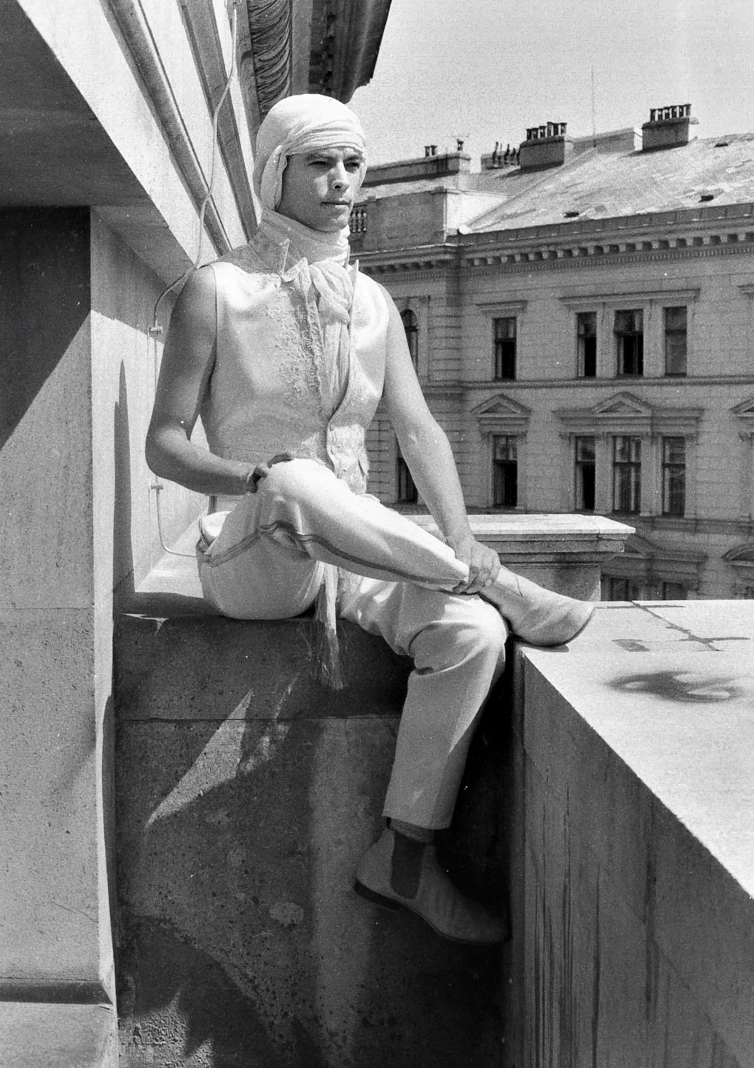 Paulo Bittencourt, em traje da peça “Orfeu no Inferno”, no Burgtheater, em Viena, Áustria (1996)